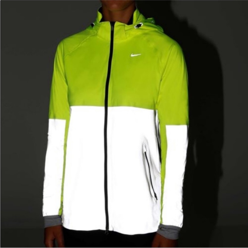Nike Shield Flash Women’s Jacket – Medium $350 MSRP Reflective Wind & Rain Shell